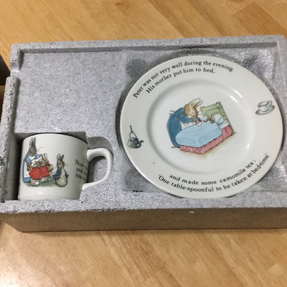 Wedgewood Peter Rabbit Nursery Set - Picture 4 of 13
